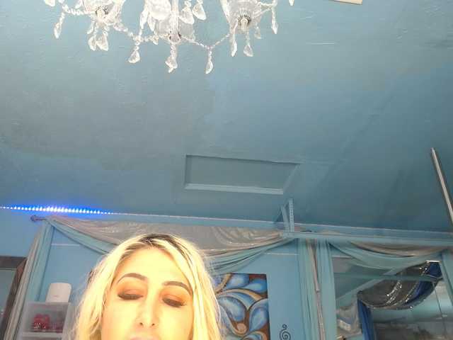 adrianna_fox's BongaCams show and profile