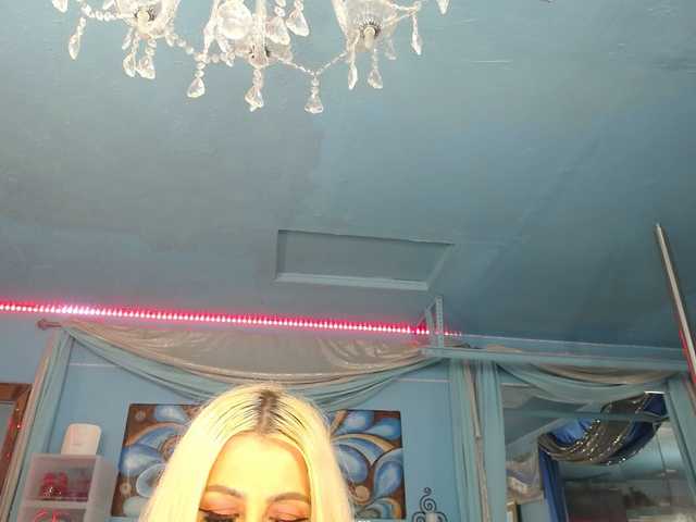 adrianna_fox live cam on BongaCams