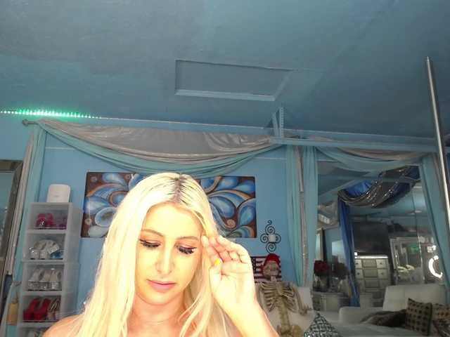 adrianna_fox live cam on BongaCams