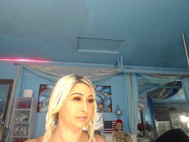 adrianna_fox cam belle