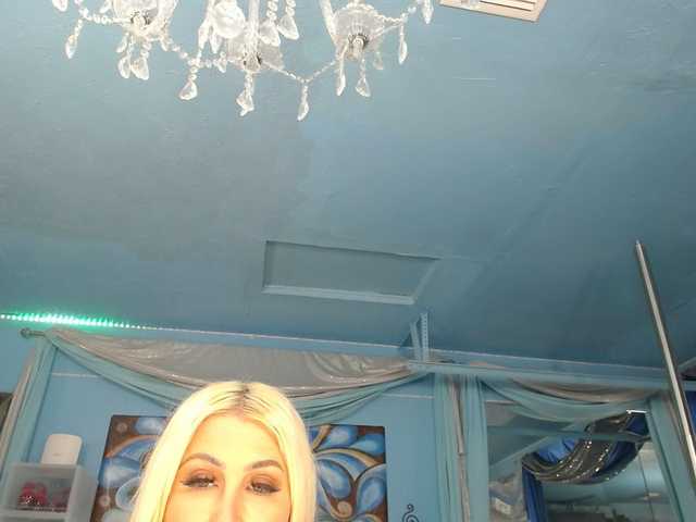 adrianna_fox live cam on BongaCams