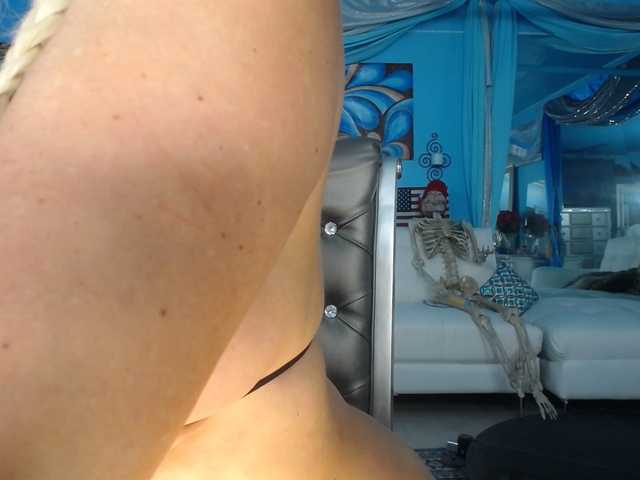 adrianna_fox live cam on BongaCams