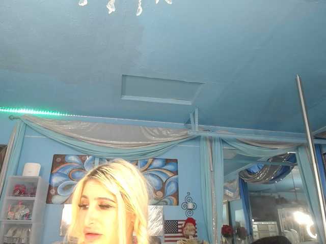 adrianna_fox live cam on BongaCams