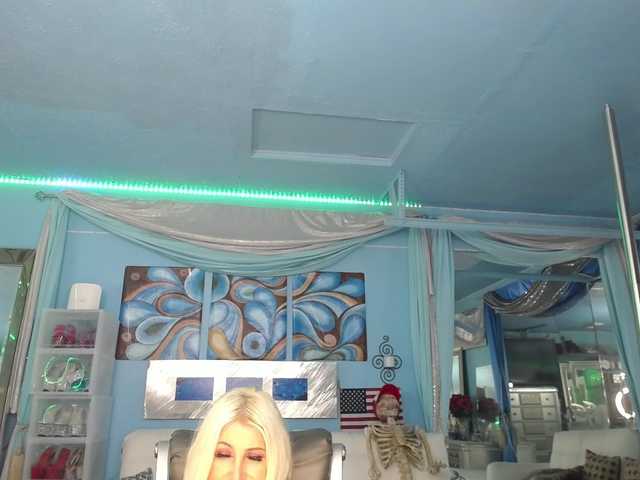 adrianna_fox live cam on BongaCams
