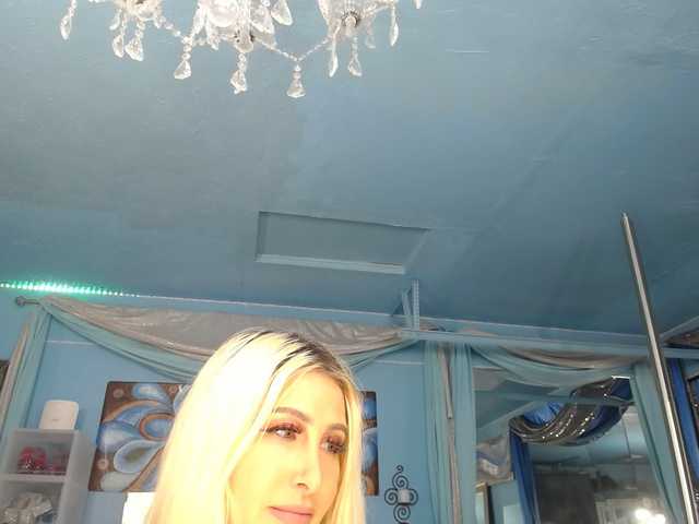 adrianna_fox live cam on BongaCams
