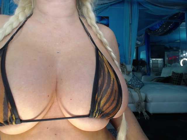 adrianna_fox
