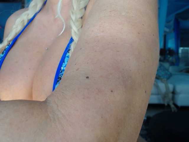 adrianna_fox's BongaCams show and profile