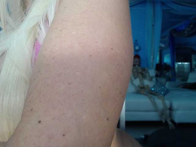 adrianna_fox live cam on BongaCams