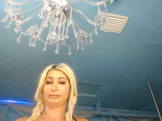 adrianna_fox live cam on BongaCams