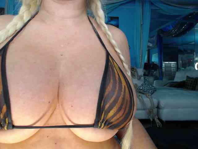 adrianna_fox