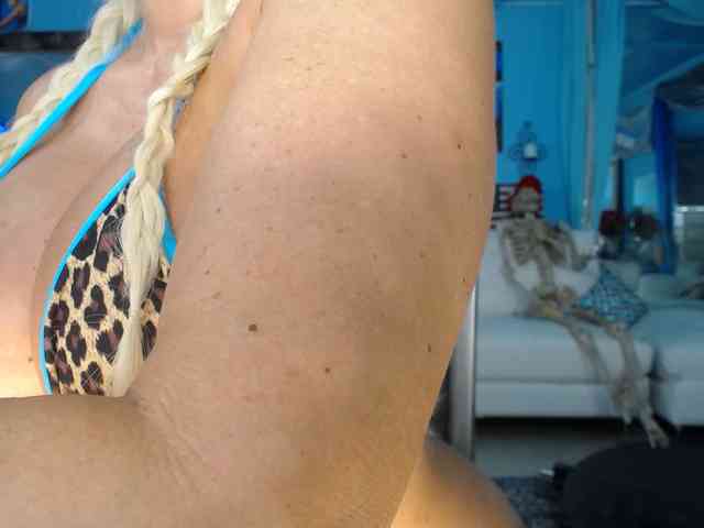adrianna_fox
