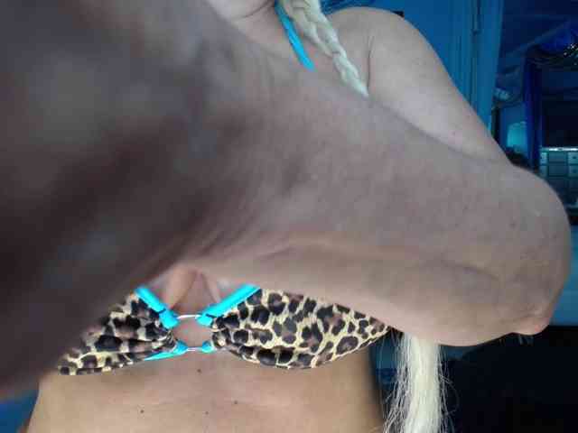 adrianna_fox