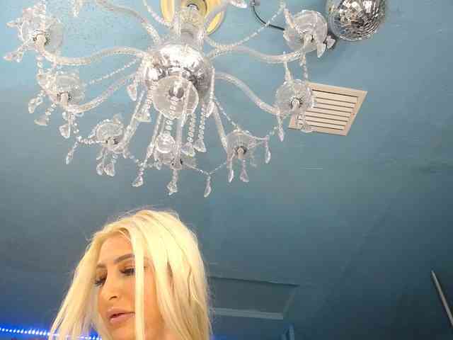 adrianna_fox webcam