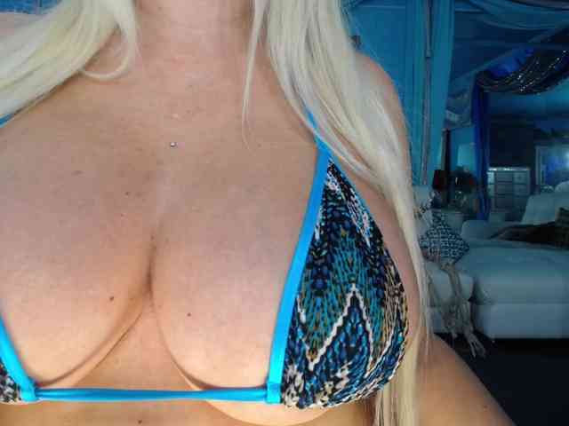 adrianna_fox webcam
