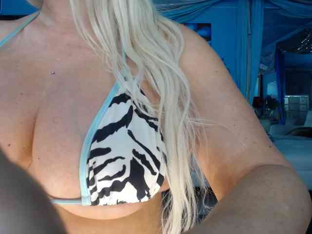 adrianna_fox webcam
