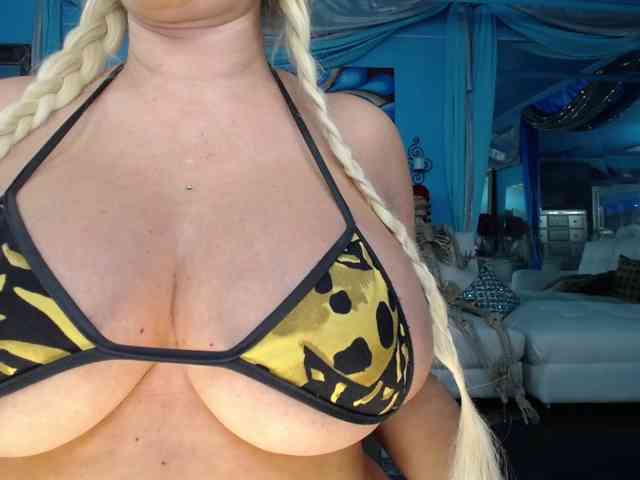 adrianna_fox adrianna_fox