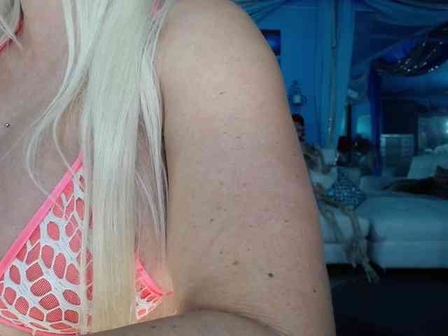 adrianna_fox webcam
