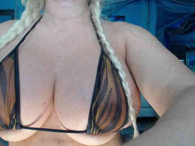 adrianna_fox