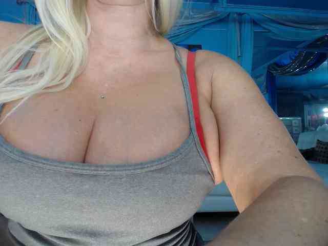 adrianna_fox webcam
