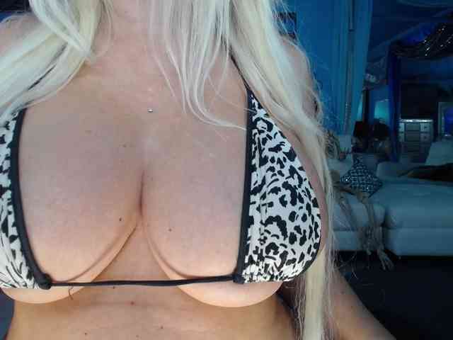 adrianna_fox webcam