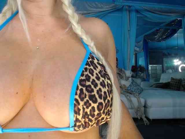 adrianna_fox