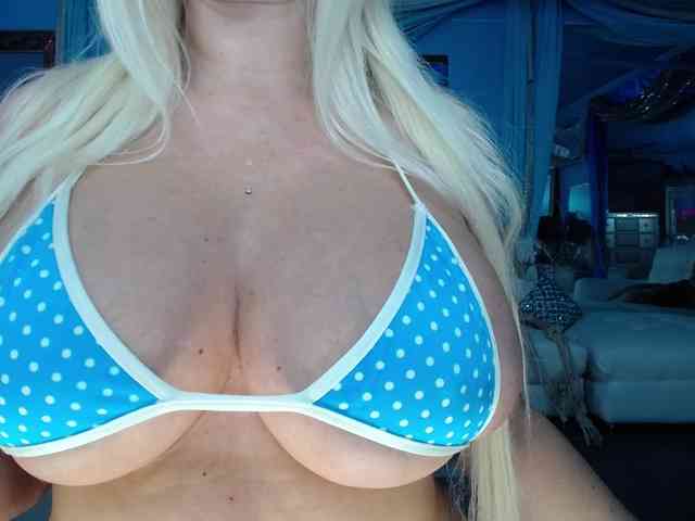 adrianna_fox webcam