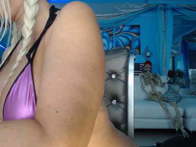 adrianna_fox webcam
