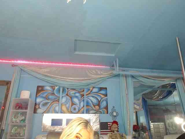 adrianna_fox webcam