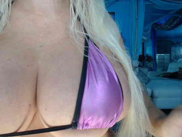 adrianna_fox webcam