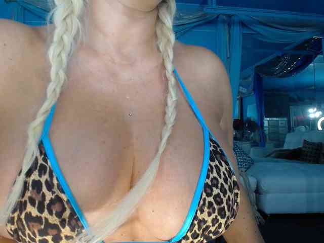 adrianna_fox