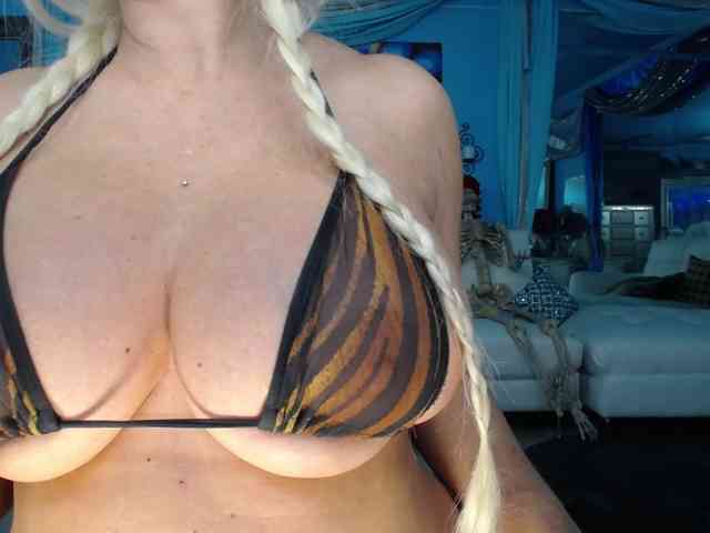 adrianna_fox