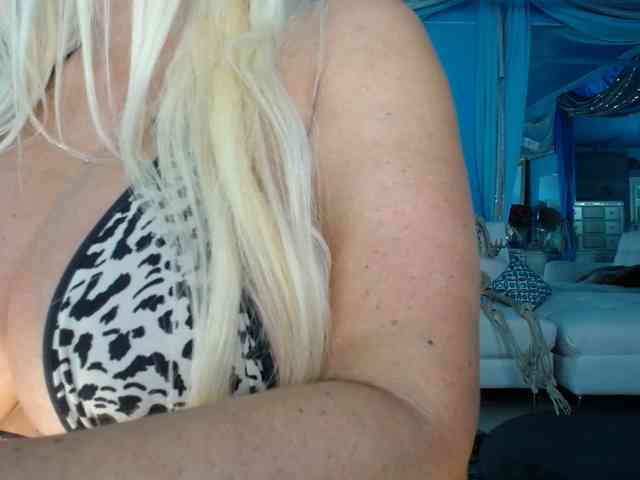 adrianna_fox webcam