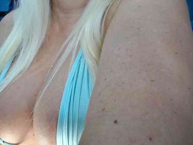 adrianna_fox webcam