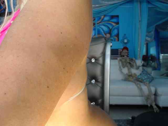 adrianna_fox webcam