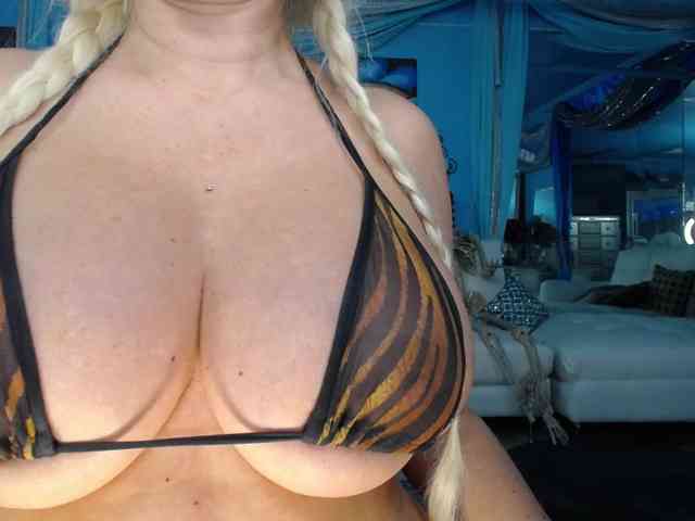 adrianna_fox