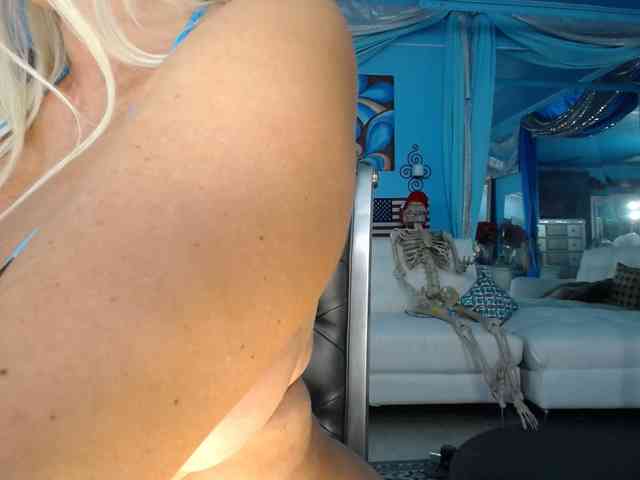 adrianna_fox webcam