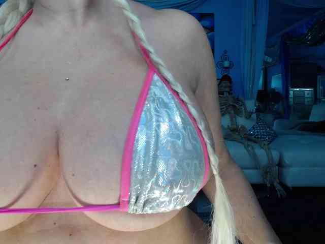 adrianna_fox