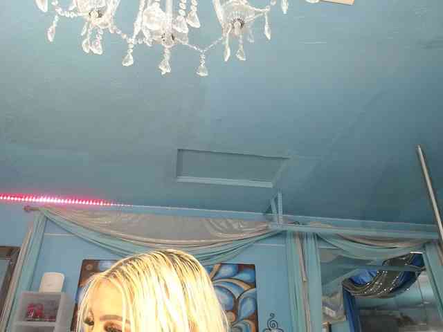 adrianna_fox webcam