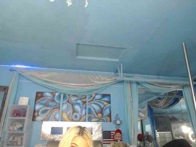 adrianna_fox webcam