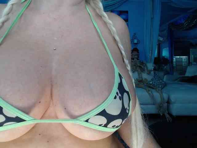adrianna_fox