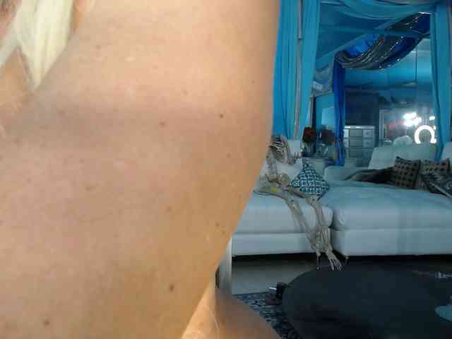 adrianna_fox webcam