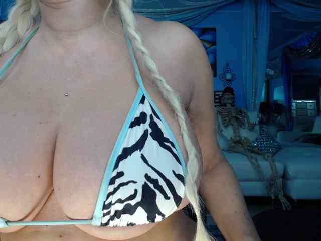 adrianna_fox