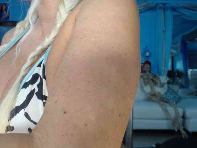 adrianna_fox webcam