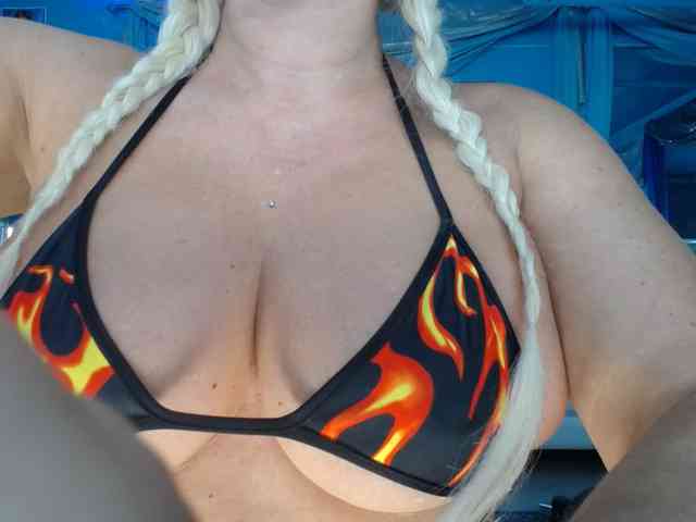 adrianna_fox
