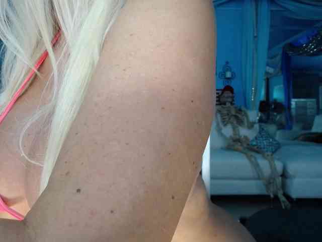 adrianna_fox webcam