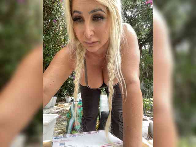 adrianna_fox