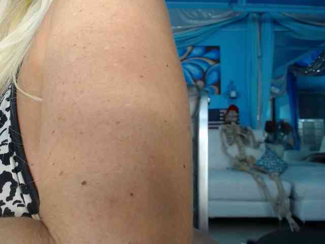adrianna_fox webcam