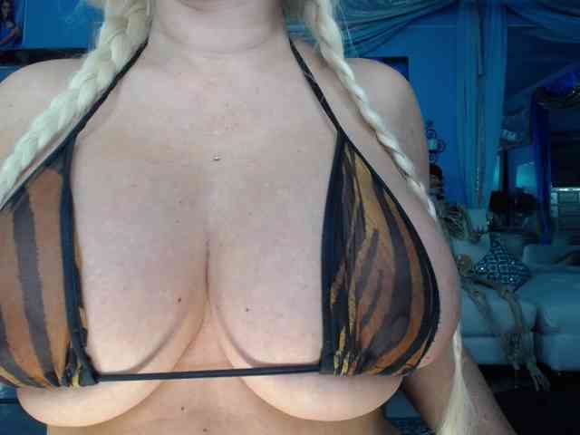 adrianna_fox