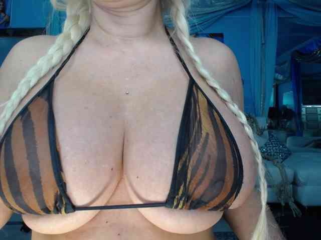adrianna_fox