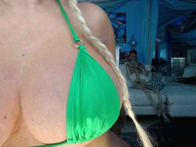adrianna_fox